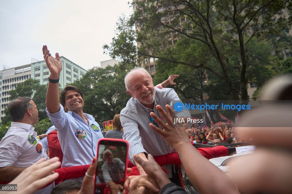RIO DE JANEIRO, BRAZIL, OCTOBER 2, 2026: Brazilian President and presidential candidate Luiz Inacio Lula da Silva leads a campaign march through central Rio de Janeiro, travelling from Candelaria toward Cinelandia as thousands of supporters gather ahead of the first round of Brazil's general election. Lula, who is seeking re-election, used the event to mobilize supporters two days before voters head to the polls on October 4. Photo by Mariana Greif / JNA Press. (Photo by Mariana Greif/JNA Press via Nexpher Images)