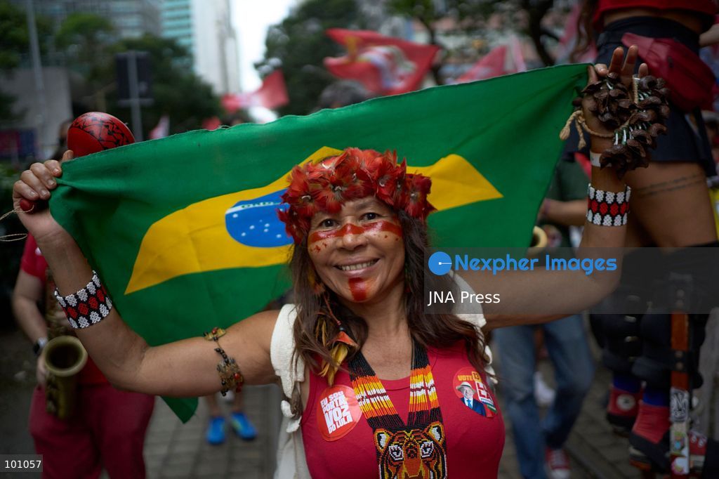 RIO DE JANEIRO, BRAZIL, OCTOBER 2, 2026: Brazilian President and presidential candidate Luiz Inacio Lula da Silva leads a campaign march through central Rio de Janeiro, travelling from Candelaria toward Cinelandia as thousands of supporters gather ahead of the first round of Brazil's general election. Lula, who is seeking re-election, used the event to mobilize supporters two days before voters head to the polls on October 4. Photo by Mariana Greif / JNA Press. (Photo by Mariana Greif/JNA Press via Nexpher Images)