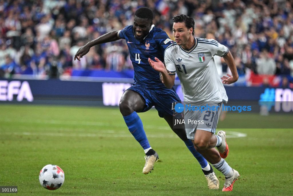 PARIS, FRANCE - OCTOBER 2, 2026: Italy’s forward Antonio Vergara fights for the ball against French defender Dayot Upamecano during the Nations League football match between France and Italy at the Stade de France stadium in Saint Denis near Paris on October 2, 2026. Photo by Firas Abdullah / JNA Press (Photo by Firas Abdullah/JNA Press via Nexpher Images)