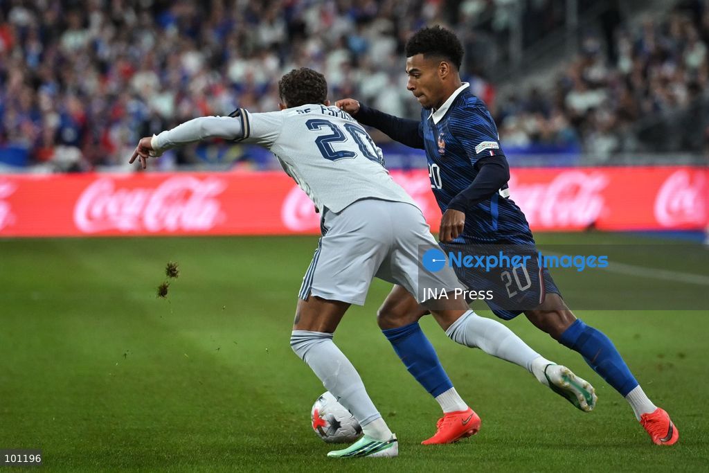 PARIS, FRANCE - OCTOBER 2, 2026: French forward Desire Doue fights for the ball against Italy’s forward Sebastiano Esposito during the Nations League football match between France and Italy at the Stade de France stadium in Saint Denis near Paris on October 2, 2026. Photo by Firas Abdullah / JNA Press (Photo by Firas Abdullah/JNA Press via Nexpher Images)