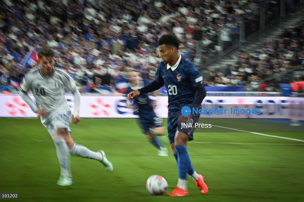 PARIS, FRANCE - OCTOBER 2, 2026: French forward Desire Doue fights for the ball against Italy’s forward Sebastiano Esposito during the Nations League football match between France and Italy at the Stade de France stadium in Saint Denis near Paris on October 2, 2026. Photo by Firas Abdullah / JNA Press (Photo by Firas Abdullah/JNA Press via Nexpher Images)