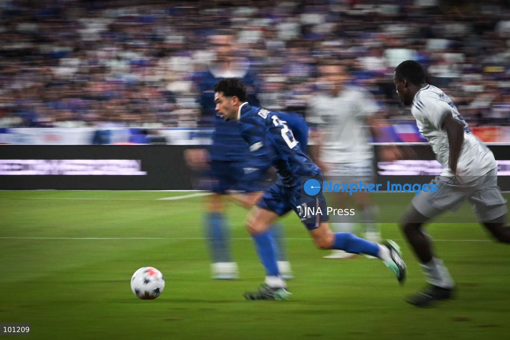PARIS, FRANCE - OCTOBER 2, 2026: French midfielder Lucas Da Cunha runs with the ball during the Nations League football match between France and Italy at the Stade de France stadium in Saint Denis near Paris on October 2, 2026. Photo by Firas Abdullah / JNA Press (Photo by Firas Abdullah/JNA Press via Nexpher Images)