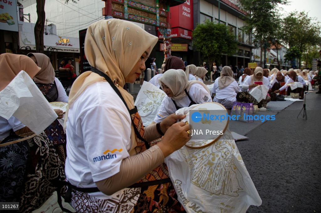 YOGYAKARTA, INDONESIA, OCTOBER 3, 2026: A total of 1,001 batik artists create traditional designs on fabric using canting tools along Malioboro Street in Yogyakarta during the "Symphony of 1001 Batik Artists" event. The mass batik-making activity was held as part of celebrations marking the 270th anniversary of Yogyakarta City and Indonesia's National Batik Day 2026. Photo by Topen Sapurta / JNA Press. (Photo by Topen Anggara Saputra/JNA Press via Nexpher Images)