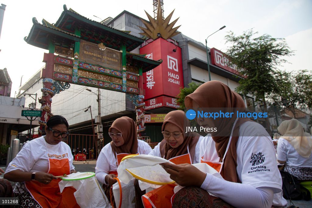 YOGYAKARTA, INDONESIA, OCTOBER 3, 2026: A total of 1,001 batik artists create traditional designs on fabric using canting tools along Malioboro Street in Yogyakarta during the "Symphony of 1001 Batik Artists" event. The mass batik-making activity was held as part of celebrations marking the 270th anniversary of Yogyakarta City and Indonesia's National Batik Day 2026. Photo by Topen Sapurta / JNA Press. (Photo by Topen Anggara Saputra/JNA Press via Nexpher Images)