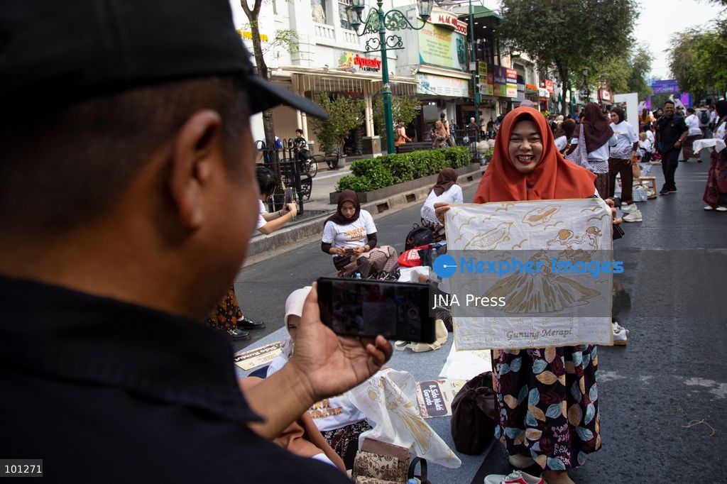 YOGYAKARTA, INDONESIA, OCTOBER 3, 2026: A total of 1,001 batik artists create traditional designs on fabric using canting tools along Malioboro Street in Yogyakarta during the "Symphony of 1001 Batik Artists" event. The mass batik-making activity was held as part of celebrations marking the 270th anniversary of Yogyakarta City and Indonesia's National Batik Day 2026. Photo by Topen Sapurta / JNA Press. (Photo by Topen Anggara Saputra/JNA Press via Nexpher Images)