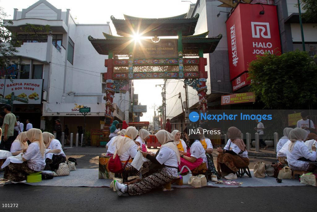 YOGYAKARTA, INDONESIA, OCTOBER 3, 2026: A total of 1,001 batik artists create traditional designs on fabric using canting tools along Malioboro Street in Yogyakarta during the "Symphony of 1001 Batik Artists" event. The mass batik-making activity was held as part of celebrations marking the 270th anniversary of Yogyakarta City and Indonesia's National Batik Day 2026. Photo by Topen Sapurta / JNA Press. (Photo by Topen Anggara Saputra/JNA Press via Nexpher Images)