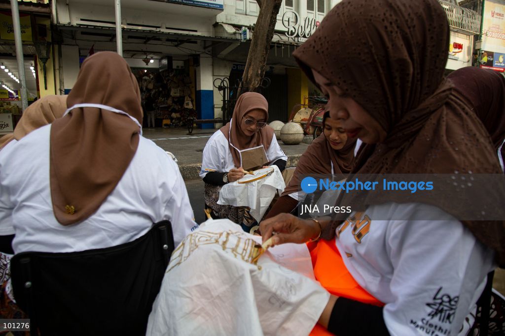 YOGYAKARTA, INDONESIA, OCTOBER 3, 2026: A total of 1,001 batik artists create traditional designs on fabric using canting tools along Malioboro Street in Yogyakarta during the "Symphony of 1001 Batik Artists" event. The mass batik-making activity was held as part of celebrations marking the 270th anniversary of Yogyakarta City and Indonesia's National Batik Day 2026. Photo by Topen Sapurta / JNA Press. (Photo by Topen Anggara Saputra/JNA Press via Nexpher Images)