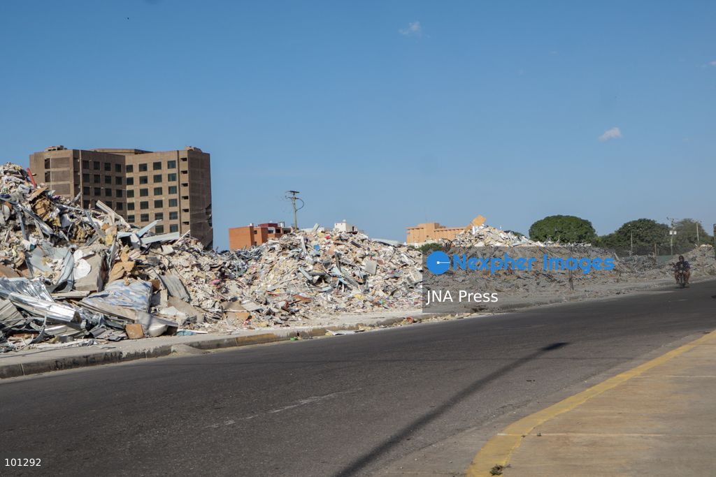 LA GUAIRA, VENEZUELA, OCTOBER 3, 2026: Debris, twisted metal and damaged structures remain in parts of La Guaira 100 days after the June 24 earthquake devastated communities along Venezuela's Caribbean coast. While major roads in areas including Los Corales, Caraballeda and Caribe have been cleared, extensive debris and damaged infrastructure remain in some residential areas, including the heavily affected Hugo Chavez housing complex. The scenes highlight the continuing recovery and reconstruction challenges three months after the disaster. Photo by Mario Flores/ JNA Press. (Photo by Mario Flores/JNA Press via Nexpher Images)