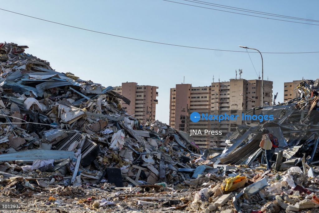 LA GUAIRA, VENEZUELA, OCTOBER 3, 2026: Debris, twisted metal and damaged structures remain in parts of La Guaira 100 days after the June 24 earthquake devastated communities along Venezuela's Caribbean coast. While major roads in areas including Los Corales, Caraballeda and Caribe have been cleared, extensive debris and damaged infrastructure remain in some residential areas, including the heavily affected Hugo Chavez housing complex. The scenes highlight the continuing recovery and reconstruction challenges three months after the disaster. Photo by Mario Flores/ JNA Press. (Photo by Mario Flores/JNA Press via Nexpher Images)