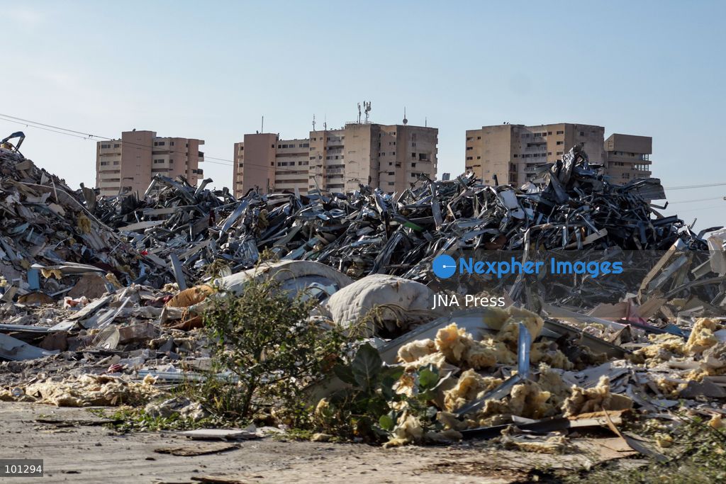 LA GUAIRA, VENEZUELA, OCTOBER 3, 2026: Debris, twisted metal and damaged structures remain in parts of La Guaira 100 days after the June 24 earthquake devastated communities along Venezuela's Caribbean coast. While major roads in areas including Los Corales, Caraballeda and Caribe have been cleared, extensive debris and damaged infrastructure remain in some residential areas, including the heavily affected Hugo Chavez housing complex. The scenes highlight the continuing recovery and reconstruction challenges three months after the disaster. Photo by Mario Flores/ JNA Press. (Photo by Mario Flores/JNA Press via Nexpher Images)