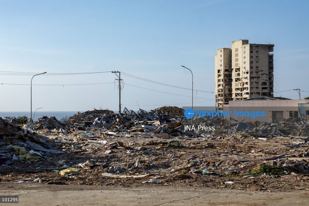 LA GUAIRA, VENEZUELA, OCTOBER 3, 2026: Debris, twisted metal and damaged structures remain in parts of La Guaira 100 days after the June 24 earthquake devastated communities along Venezuela's Caribbean coast. While major roads in areas including Los Corales, Caraballeda and Caribe have been cleared, extensive debris and damaged infrastructure remain in some residential areas, including the heavily affected Hugo Chavez housing complex. The scenes highlight the continuing recovery and reconstruction challenges three months after the disaster. Photo by Mario Flores/ JNA Press. (Photo by Mario Flores/JNA Press via Nexpher Images)