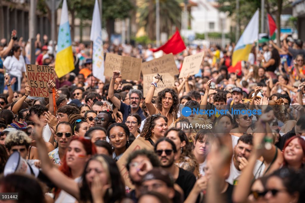 LAS PALMAS DE GRAN CANARIA, SPAIN – OCTOBER 3, 2026: Thousands of people marched through Las Palmas de Gran Canaria to demand measures addressing the housing crisis, following several days of protest and a camp in Plaza de la Feria. The demonstration set off from the square toward the regional government headquarters, with protesters calling for affordable housing, rent regulation and greater public housing provision. The mobilization took place a day after Spain’s Congress rejected two government decrees containing housing measures. Photo by Alex Basha / JNA Press. (Photo by Alex Basha/JNA Press via Nexpher Images)