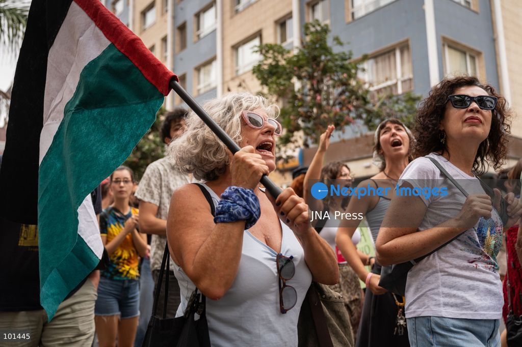 LAS PALMAS DE GRAN CANARIA, SPAIN – OCTOBER 3, 2026: Thousands of people marched through Las Palmas de Gran Canaria to demand measures addressing the housing crisis, following several days of protest and a camp in Plaza de la Feria. The demonstration set off from the square toward the regional government headquarters, with protesters calling for affordable housing, rent regulation and greater public housing provision. The mobilization took place a day after Spain’s Congress rejected two government decrees containing housing measures. Photo by Alex Basha / JNA Press. (Photo by Alex Basha/JNA Press via Nexpher Images)