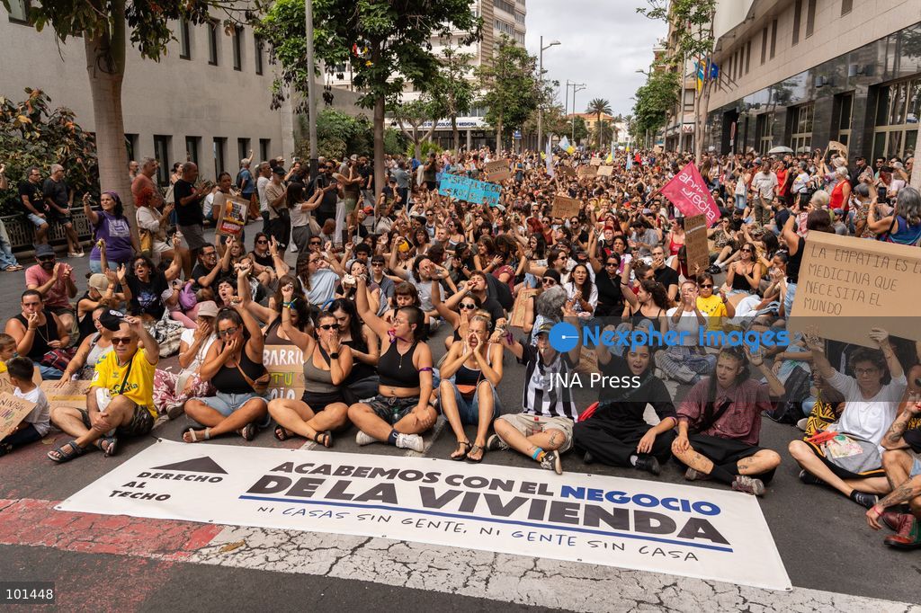 LAS PALMAS DE GRAN CANARIA, SPAIN – OCTOBER 3, 2026: Thousands of people marched through Las Palmas de Gran Canaria to demand measures addressing the housing crisis, following several days of protest and a camp in Plaza de la Feria. The demonstration set off from the square toward the regional government headquarters, with protesters calling for affordable housing, rent regulation and greater public housing provision. The mobilization took place a day after Spain’s Congress rejected two government decrees containing housing measures. Photo by Alex Basha / JNA Press. (Photo by Alex Basha/JNA Press via Nexpher Images)