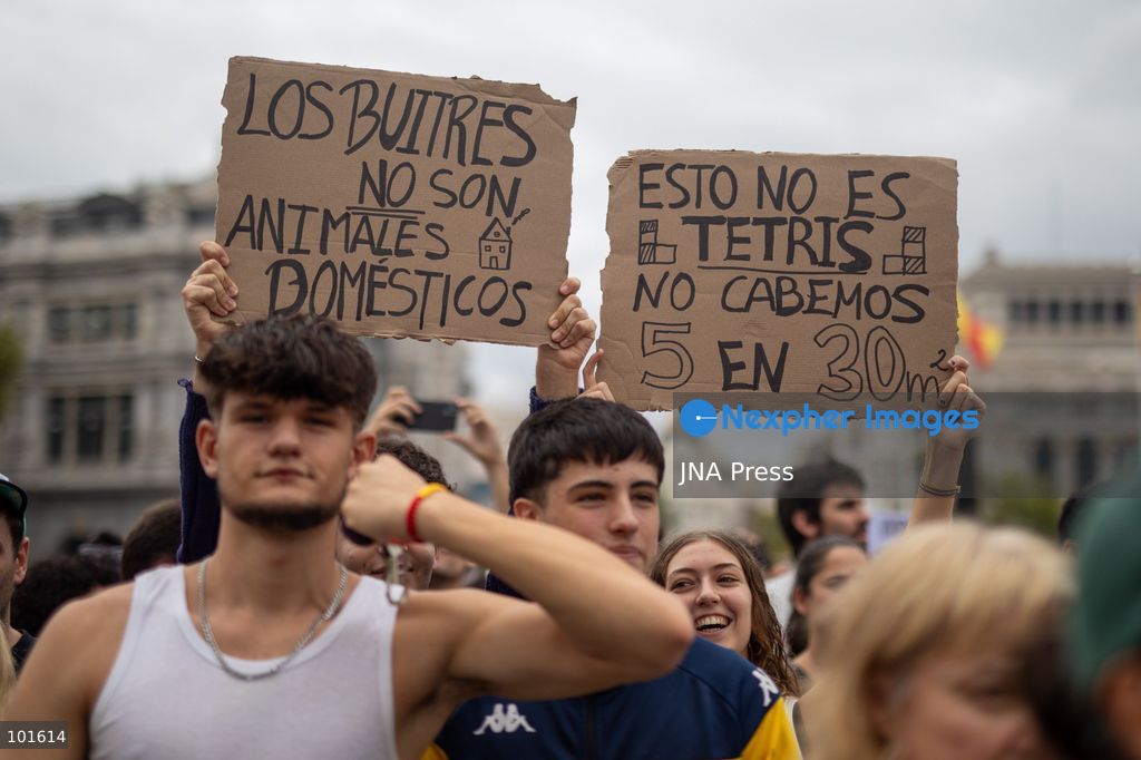 MADRID, SPAIN, OCTOBER 3, 2026: Tens of thousands of people march through Madrid during a major demonstration demanding lower rents, stronger protections against evictions and expanded access to affordable housing. Protesters converged on Plaza de Cibeles from four separate routes during the mobilization called by the Madrid Tenants' Union and other housing groups, a day after Spain's parliament rejected two government housing decrees. Demonstrators also called for a general strike over the country's housing crisis. Photo by C. Carvajal / JNA Press. (Photo by C. Carvajal/JNA Press via Nexpher Images)
