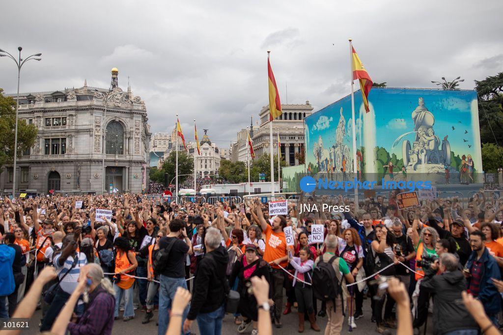 MADRID, SPAIN, OCTOBER 3, 2026: Tens of thousands of people march through Madrid during a major demonstration demanding lower rents, stronger protections against evictions and expanded access to affordable housing. Protesters converged on Plaza de Cibeles from four separate routes during the mobilization called by the Madrid Tenants' Union and other housing groups, a day after Spain's parliament rejected two government housing decrees. Demonstrators also called for a general strike over the country's housing crisis. Photo by C. Carvajal / JNA Press. (Photo by C. Carvajal/JNA Press via Nexpher Images)