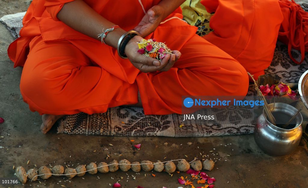 PRAYAGRAJ, INDIA, OCTOBER 4, 2026: Hindu devotees perform Pind Daan rituals at Sangam in Prayagraj on the occasion of Matri Navami during Pitru Paksha, a period dedicated to honoring deceased ancestors. Devotees offer prayers and ritual offerings at the confluence of the Ganges, Yamuna and the mythical Saraswati rivers as part of traditional observances for their ancestors. Photo by Jitendra Prakash / JNA Press. (Photo by Jitendra Prakash/JNA Press via Nexpher Images)