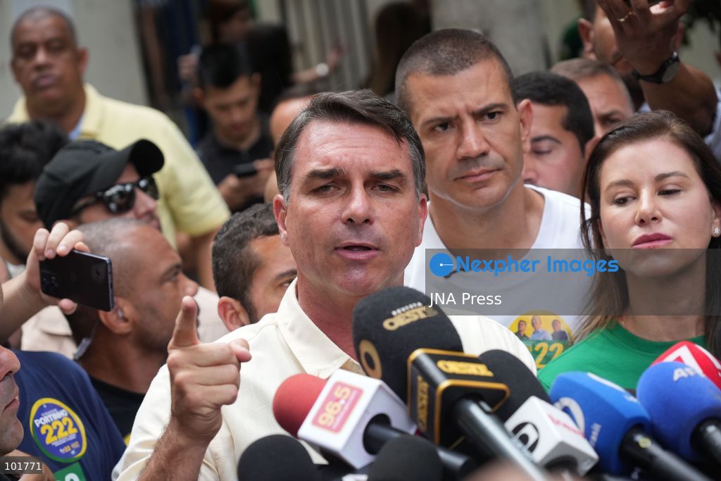 RIO DE JANEIRO, BRAZIL, OCTOBER 4, 2026: Brazilian presidential candidate Flavio Bolsonaro of the Liberal Party (PL) arrives at a polling station in Rio de Janeiro to cast his ballot during the first round of Brazil's presidential election. Bolsonaro greeted supporters and spoke to reporters before voting as polling got underway across the country. Photo: Mariana Greif / JNA PRESS (Photo by Mariana Greif/JNA Press via Nexpher Images)