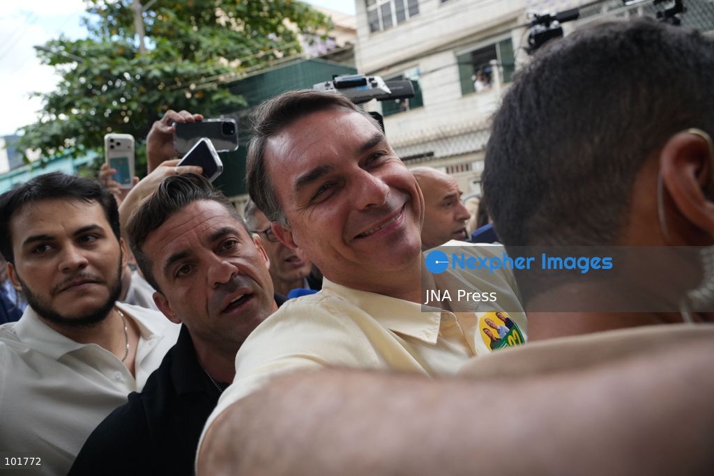 RIO DE JANEIRO, BRAZIL, OCTOBER 4, 2026: Brazilian presidential candidate Flavio Bolsonaro of the Liberal Party (PL) arrives at a polling station in Rio de Janeiro to cast his ballot during the first round of Brazil's presidential election. Bolsonaro greeted supporters and spoke to reporters before voting as polling got underway across the country. Photo: Mariana Greif / JNA PRESS (Photo by Mariana Greif/JNA Press via Nexpher Images)