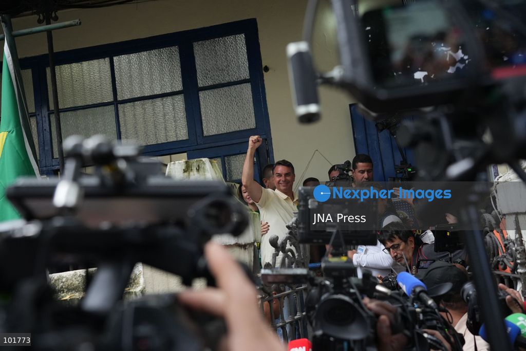 RIO DE JANEIRO, BRAZIL, OCTOBER 4, 2026: Brazilian presidential candidate Flavio Bolsonaro of the Liberal Party (PL) arrives at a polling station in Rio de Janeiro to cast his ballot during the first round of Brazil's presidential election. Bolsonaro greeted supporters and spoke to reporters before voting as polling got underway across the country. Photo: Mariana Greif / JNA PRESS (Photo by Mariana Greif/JNA Press via Nexpher Images)