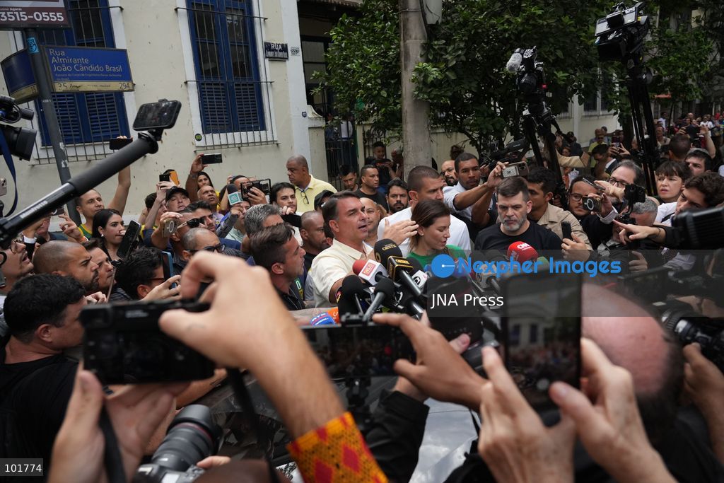 RIO DE JANEIRO, BRAZIL, OCTOBER 4, 2026: Brazilian presidential candidate Flavio Bolsonaro of the Liberal Party (PL) arrives at a polling station in Rio de Janeiro to cast his ballot during the first round of Brazil's presidential election. Bolsonaro greeted supporters and spoke to reporters before voting as polling got underway across the country. Photo: Mariana Greif / JNA PRESS (Photo by Mariana Greif/JNA Press via Nexpher Images)