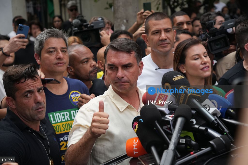 RIO DE JANEIRO, BRAZIL, OCTOBER 4, 2026: Brazilian presidential candidate Flavio Bolsonaro of the Liberal Party (PL) arrives at a polling station in Rio de Janeiro to cast his ballot during the first round of Brazil's presidential election. Bolsonaro greeted supporters and spoke to reporters before voting as polling got underway across the country. Photo: Mariana Greif / JNA PRESS (Photo by Mariana Greif/JNA Press via Nexpher Images)