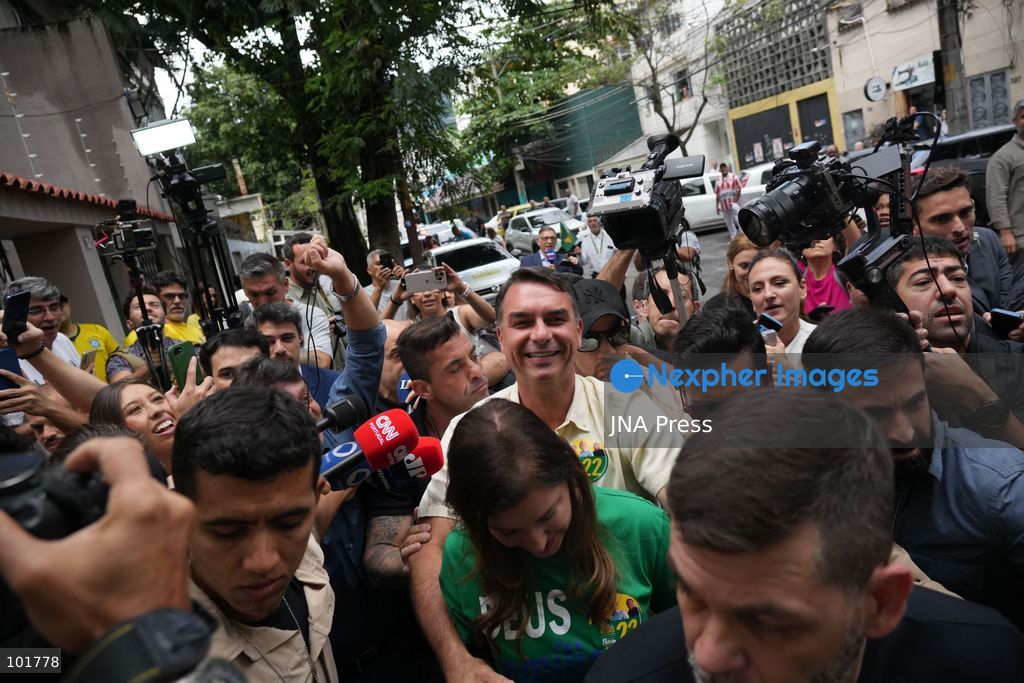 RIO DE JANEIRO, BRAZIL, OCTOBER 4, 2026: Brazilian presidential candidate Flavio Bolsonaro of the Liberal Party (PL) arrives at a polling station in Rio de Janeiro to cast his ballot during the first round of Brazil's presidential election. Bolsonaro greeted supporters and spoke to reporters before voting as polling got underway across the country. Photo: Mariana Greif / JNA PRESS (Photo by Mariana Greif/JNA Press via Nexpher Images)