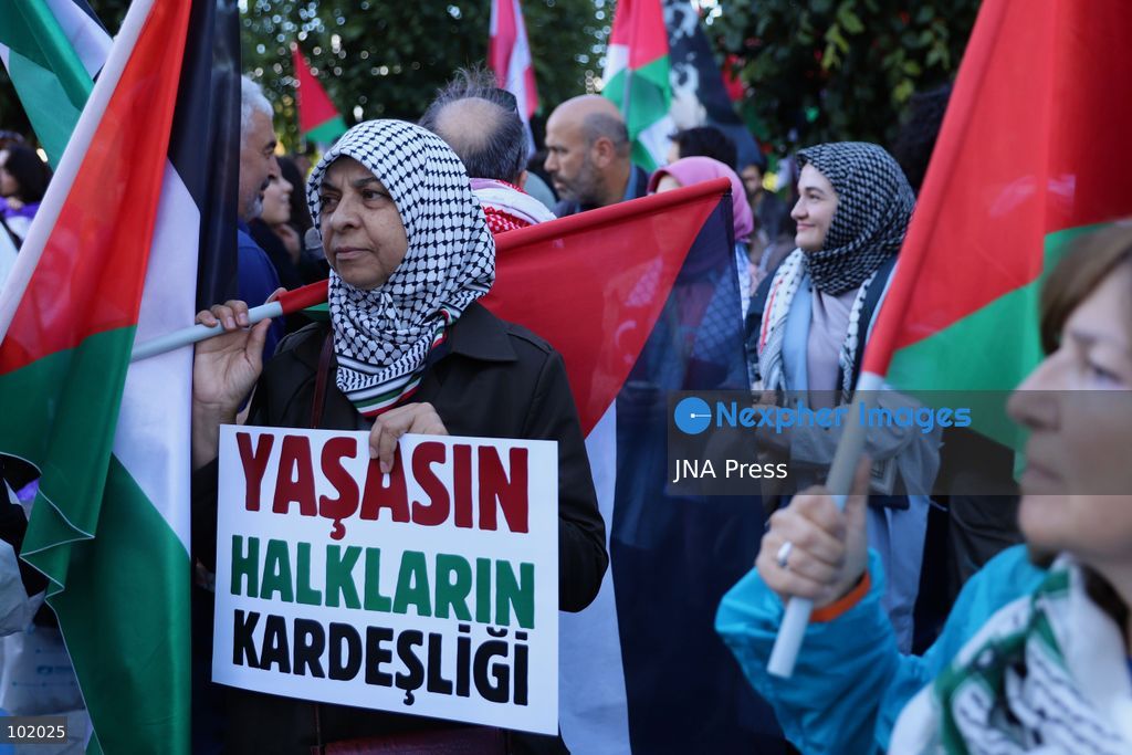 ISTANBUL, TURKIYE, OCTOBER 4, 2026: Demonstrators from left-wing and socialist organizations march from Taksim toward Dolmabahce in Istanbul in solidarity with Palestinians. Participants carried Palestinian flags and chanted slogans while protesting Israel’s military operations in Gaza and calling attention to the humanitarian situation facing Palestinians. Photo by Dilara Acikgoz / JNA Press. (Photo by Dilara Acikgoz/JNA Press via Nexpher Images)