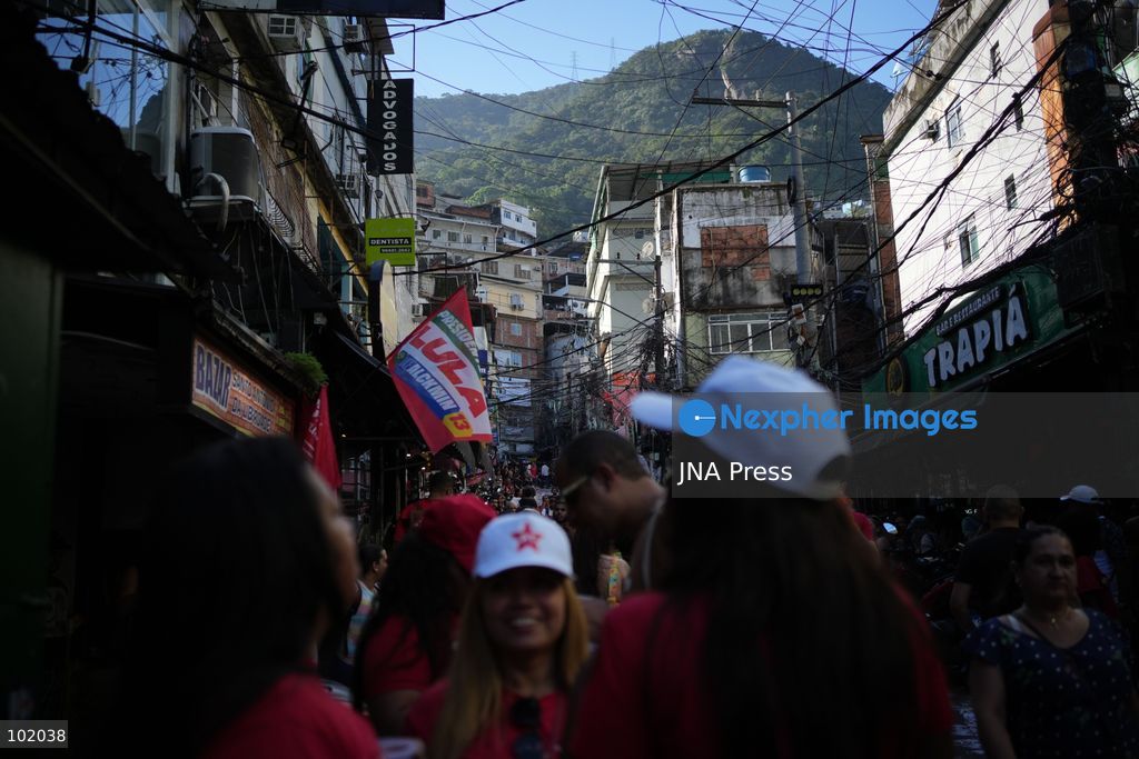RIO DE JANEIRO, BRAZIL, OCTOBER 4, 2026: Brazilian voters cast their ballots at polling stations across Rio de Janeiro during the first round of the country's general election. Voters headed to the polls to elect the president, state governors, senators and federal and state lawmakers, with polling taking place across Brazil from 8 a.m. to 5 p.m. Brasilia time. Photo by Mariana Greif / JNA Press. (Photo by Mariana Greif/JNA Press via Nexpher Images)