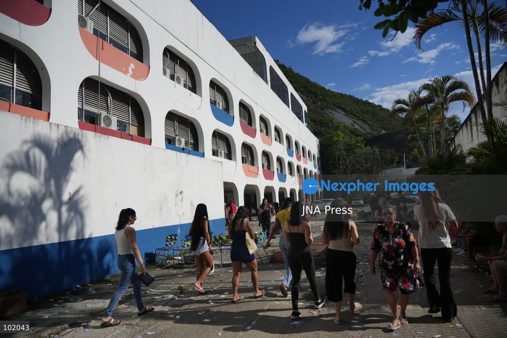 RIO DE JANEIRO, BRAZIL, OCTOBER 4, 2026: Brazilian voters cast their ballots at polling stations across Rio de Janeiro during the first round of the country's general election. Voters headed to the polls to elect the president, state governors, senators and federal and state lawmakers, with polling taking place across Brazil from 8 a.m. to 5 p.m. Brasilia time. Photo by Mariana Greif / JNA Press. (Photo by Mariana Greif/JNA Press via Nexpher Images)