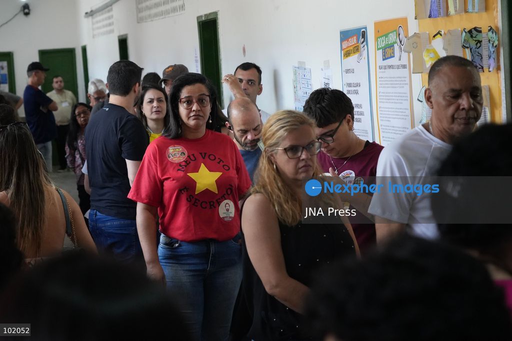 RIO DE JANEIRO, BRAZIL, OCTOBER 4, 2026: Brazilian voters cast their ballots at polling stations across Rio de Janeiro during the first round of the country's general election. Voters headed to the polls to elect the president, state governors, senators and federal and state lawmakers, with polling taking place across Brazil from 8 a.m. to 5 p.m. Brasilia time. Photo by Mariana Greif / JNA Press. (Photo by Mariana Greif/JNA Press via Nexpher Images)