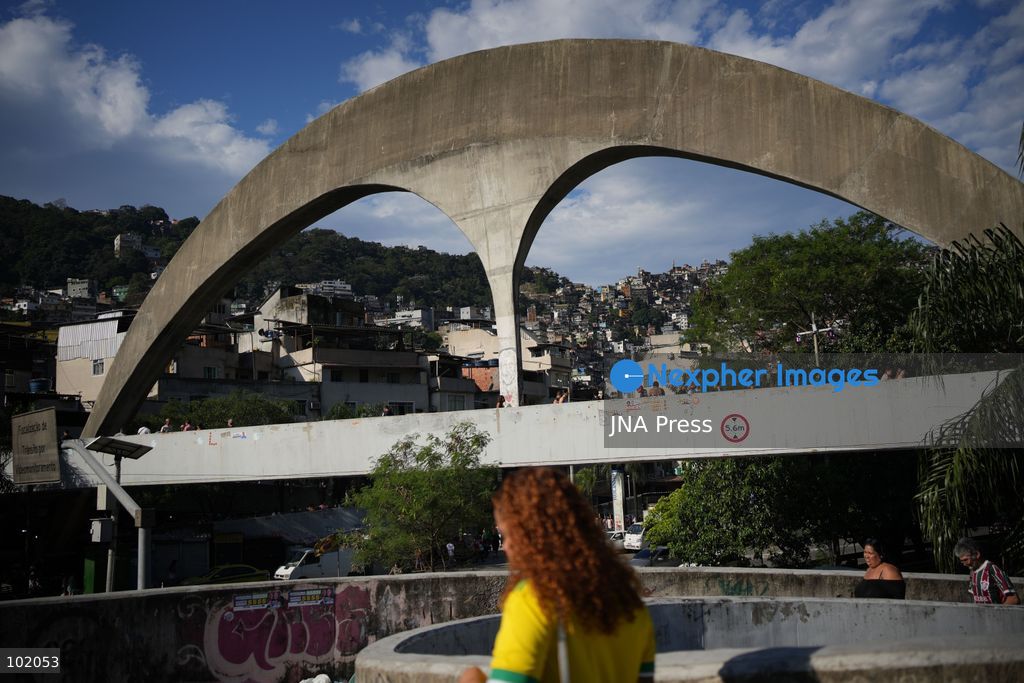RIO DE JANEIRO, BRAZIL, OCTOBER 4, 2026: Brazilian voters cast their ballots at polling stations across Rio de Janeiro during the first round of the country's general election. Voters headed to the polls to elect the president, state governors, senators and federal and state lawmakers, with polling taking place across Brazil from 8 a.m. to 5 p.m. Brasilia time. Photo by Mariana Greif / JNA Press. (Photo by Mariana Greif/JNA Press via Nexpher Images)