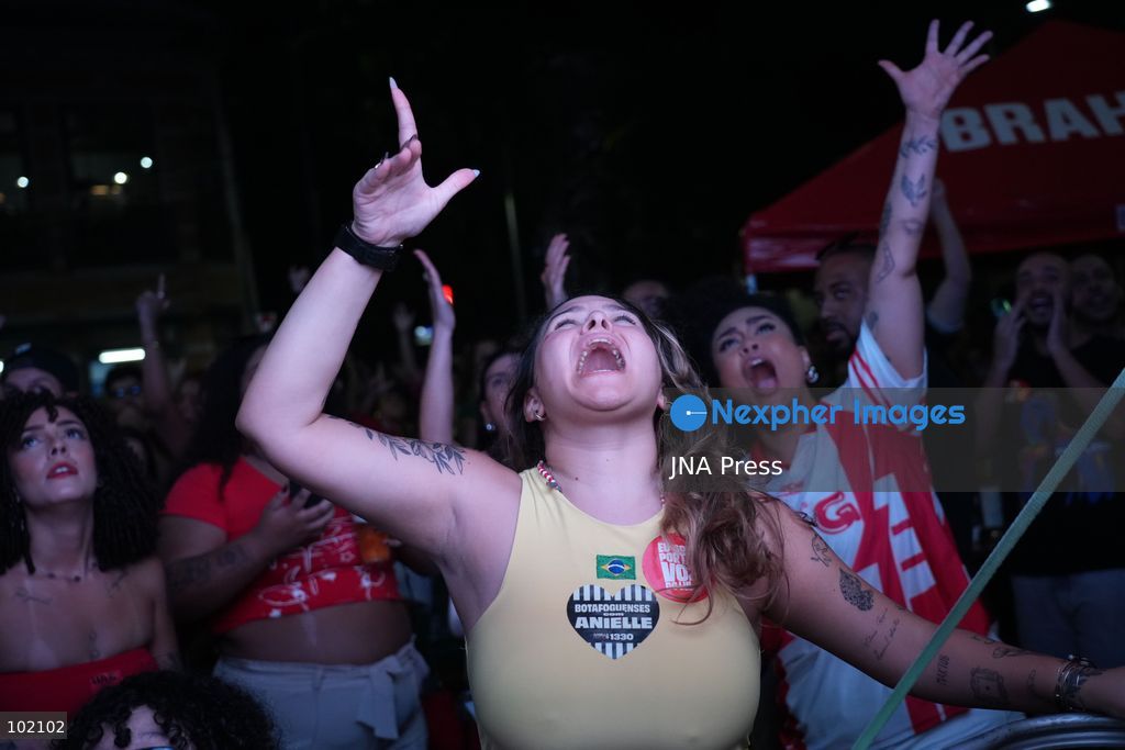 RIO DE JANEIRO, BRAZIL, OCTOBER 4, 2026: Supporters of Brazilian President Luiz Inacio Lula da Silva gather in Rio de Janeiro to follow the results of the first round of Brazil's presidential election. Senator Flavio Bolsonaro finished first with 47.03 percent of valid votes, while Lula received 45.16 percent, sending the presidential race to a runoff after neither candidate secured an outright majority. The second round is scheduled for October 25 Photo by Mariana Greif / JNA PRESS (Photo by Mariana Greif/JNA Press via Nexpher Images)