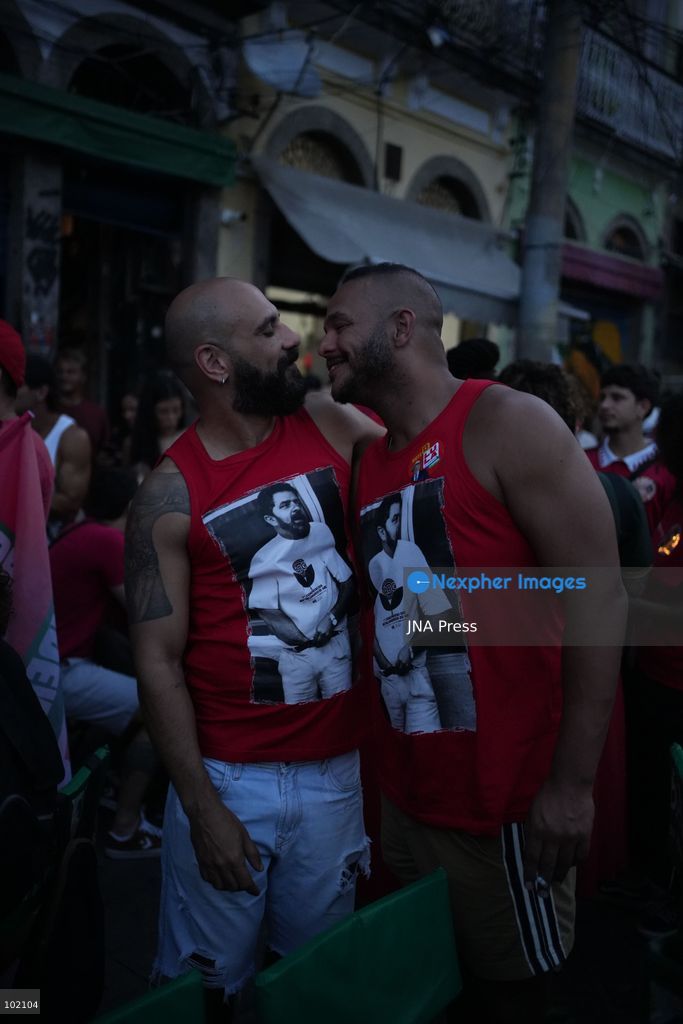 RIO DE JANEIRO, BRAZIL, OCTOBER 4, 2026: Supporters of Brazilian President Luiz Inacio Lula da Silva gather in Rio de Janeiro to follow the results of the first round of Brazil's presidential election. Senator Flavio Bolsonaro finished first with 47.03 percent of valid votes, while Lula received 45.16 percent, sending the presidential race to a runoff after neither candidate secured an outright majority. The second round is scheduled for October 25 Photo by  Mariana Greif / JNA PRESS (Photo by Mariana Greif/JNA Press via Nexpher Images)