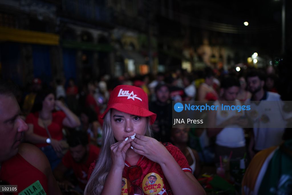 RIO DE JANEIRO, BRAZIL, OCTOBER 4, 2026: Supporters of Brazilian President Luiz Inacio Lula da Silva gather in Rio de Janeiro to follow the results of the first round of Brazil's presidential election. Senator Flavio Bolsonaro finished first with 47.03 percent of valid votes, while Lula received 45.16 percent, sending the presidential race to a runoff after neither candidate secured an outright majority. The second round is scheduled for October 25 Photo by Mariana Greif / JNA PRESS (Photo by Mariana Greif/JNA Press via Nexpher Images)