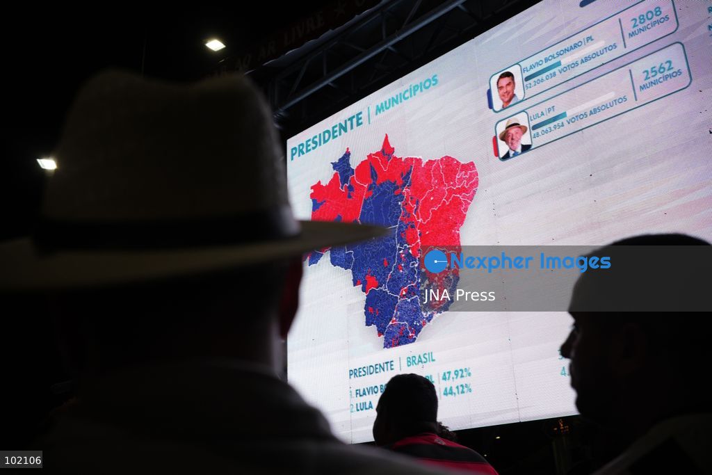 RIO DE JANEIRO, BRAZIL, OCTOBER 4, 2026: Supporters of Brazilian President Luiz Inacio Lula da Silva gather in Rio de Janeiro to follow the results of the first round of Brazil's presidential election. Senator Flavio Bolsonaro finished first with 47.03 percent of valid votes, while Lula received 45.16 percent, sending the presidential race to a runoff after neither candidate secured an outright majority. The second round is scheduled for October 25 Photo by Mariana Greif / JNA PRESS (Photo by Mariana Greif/JNA Press via Nexpher Images)