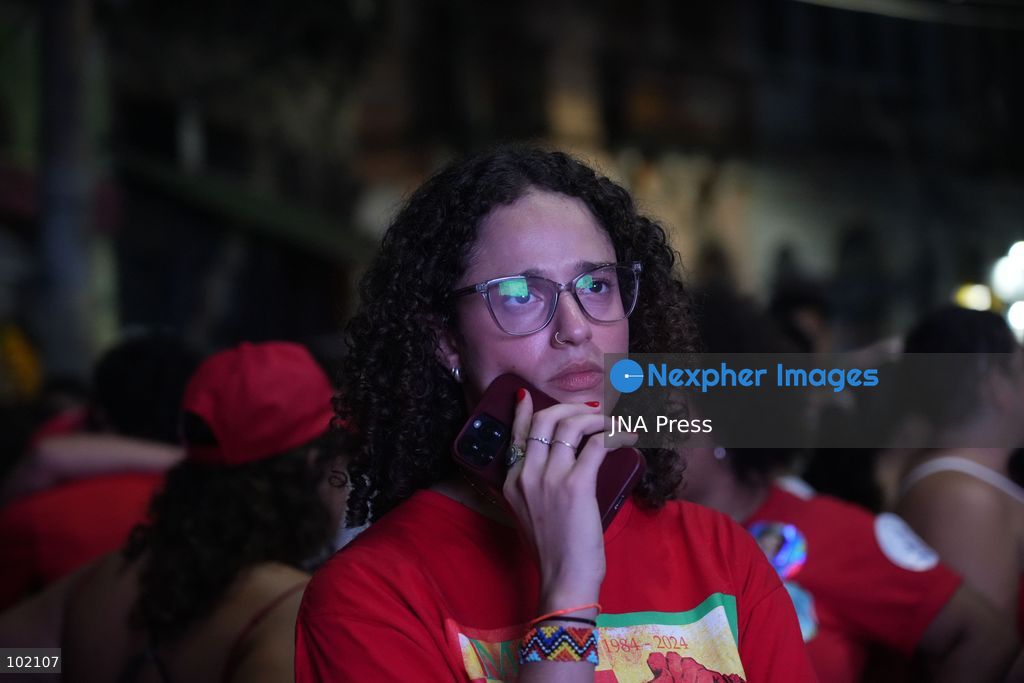 RIO DE JANEIRO, BRAZIL, OCTOBER 4, 2026: Supporters of Brazilian President Luiz Inacio Lula da Silva gather in Rio de Janeiro to follow the results of the first round of Brazil's presidential election. Senator Flavio Bolsonaro finished first with 47.03 percent of valid votes, while Lula received 45.16 percent, sending the presidential race to a runoff after neither candidate secured an outright majority. The second round is scheduled for October 25 Photo by  Mariana Greif / JNA PRESS (Photo by Mariana Greif/JNA Press via Nexpher Images)