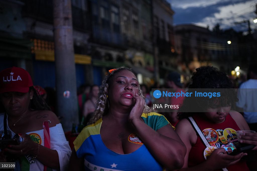 RIO DE JANEIRO, BRAZIL, OCTOBER 4, 2026: Supporters of Brazilian President Luiz Inacio Lula da Silva gather in Rio de Janeiro to follow the results of the first round of Brazil's presidential election. Senator Flavio Bolsonaro finished first with 47.03 percent of valid votes, while Lula received 45.16 percent, sending the presidential race to a runoff after neither candidate secured an outright majority. The second round is scheduled for October 25 Photo by Mariana Greif / JNA PRESS (Photo by Mariana Greif/JNA Press via Nexpher Images)