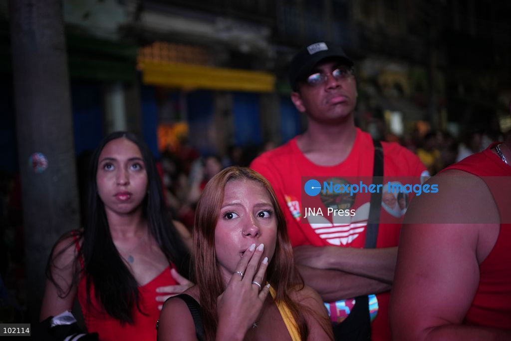 RIO DE JANEIRO, BRAZIL, OCTOBER 4, 2026: Supporters of Brazilian President Luiz Inacio Lula da Silva gather in Rio de Janeiro to follow the results of the first round of Brazil's presidential election. Senator Flavio Bolsonaro finished first with 47.03 percent of valid votes, while Lula received 45.16 percent, sending the presidential race to a runoff after neither candidate secured an outright majority. The second round is scheduled for October 25 Photo by Mariana Greif / JNA PRESS (Photo by Mariana Greif/JNA Press via Nexpher Images)