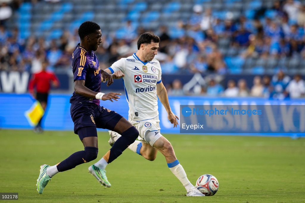 Emiro Garcés #25 of Los Angeles Galaxy and Jose Paradela #20 of Cruz Azul battle for the ball during the friendly football match between Los Angeles Galaxy and Cruz Azul at Dignity Health Sport Park. on October 4, 2026 in Carson, California. (Photo by Arturo Cordero/ Eyepix Group) (Photo by Arturo Cordero/ Eyepix Group/Eyepix via Nexpher Images)