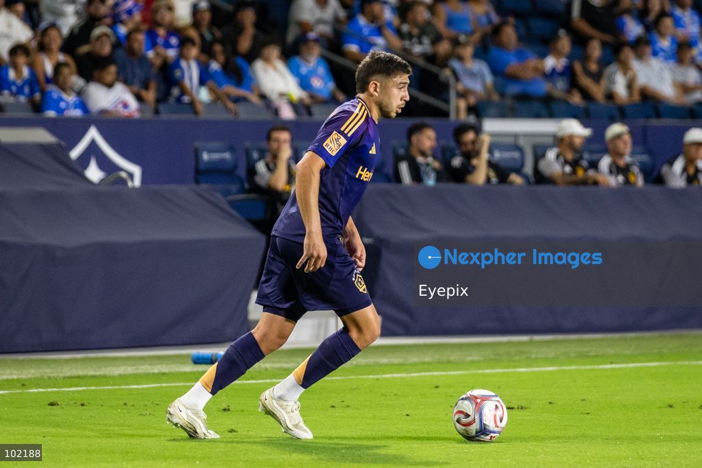 Lucas Sanabria #8 of Los Angeles Galaxy runs with the ball during the friendly football match between Los Angeles Galaxy and Cruz Azul at Dignity Health Sport Park. on October 4, 2026 in Carson, California. (Photo by Arturo Cordero/ Eyepix Group) (Photo by Arturo Cordero/ Eyepix Group/Eyepix via Nexpher Images)