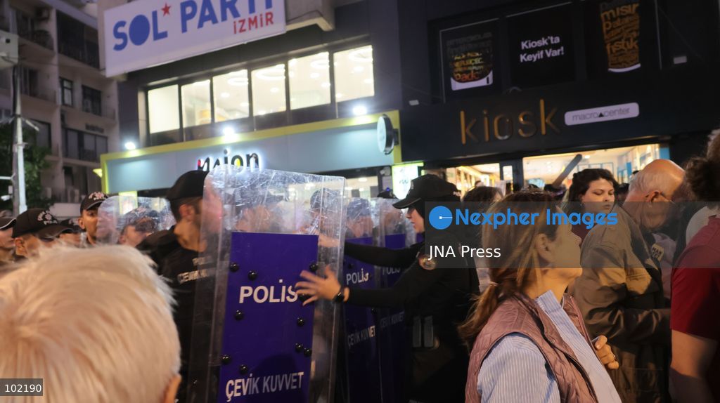 IZMIR, TURKEY, OCTOBER 5, 2026: Police officers block demonstrators during a protest organized by the Izmir Labor and Democracy Forces on Cyprus Martyrs Street against the transfer of elected mayors to the ruling AKP and amid claims that Izmir Mayor Cemil Tugay could also join the party. After negotiations with police, demonstrators proceeded toward the Turkan Saylan Cultural Center under restrictions on banners and slogans, where the Izmir Bar Association issued a statement criticizing political party defections and their impact on voters' electoral choices. Photo by Turgay Kilic / JNA PRESS (Photo by Turgay Kilic/JNA Press via Nexpher Images)