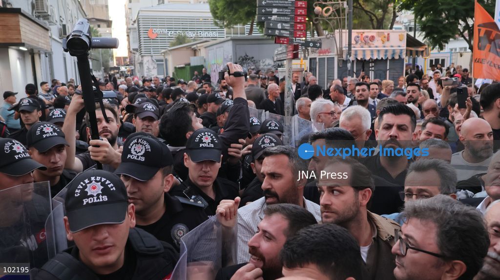 IZMIR, TURKEY, OCTOBER 5, 2026: Police officers block demonstrators during a protest organized by the Izmir Labor and Democracy Forces on Cyprus Martyrs Street against the transfer of elected mayors to the ruling AKP and amid claims that Izmir Mayor Cemil Tugay could also join the party. After negotiations with police, demonstrators proceeded toward the Turkan Saylan Cultural Center under restrictions on banners and slogans, where the Izmir Bar Association issued a statement criticizing political party defections and their impact on voters' electoral choices. Photo by Turgay Kilic / JNA PRESS (Photo by Turgay Kilic/JNA Press via Nexpher Images)