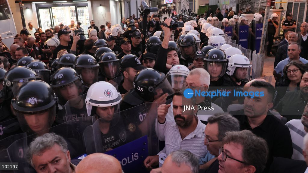 IZMIR, TURKEY, OCTOBER 5, 2026: Police officers block demonstrators during a protest organized by the Izmir Labor and Democracy Forces on Cyprus Martyrs Street against the transfer of elected mayors to the ruling AKP and amid claims that Izmir Mayor Cemil Tugay could also join the party. After negotiations with police, demonstrators proceeded toward the Turkan Saylan Cultural Center under restrictions on banners and slogans, where the Izmir Bar Association issued a statement criticizing political party defections and their impact on voters' electoral choices. Photo by Turgay Kilic / JNA PRESS (Photo by Turgay Kilic/JNA Press via Nexpher Images)
