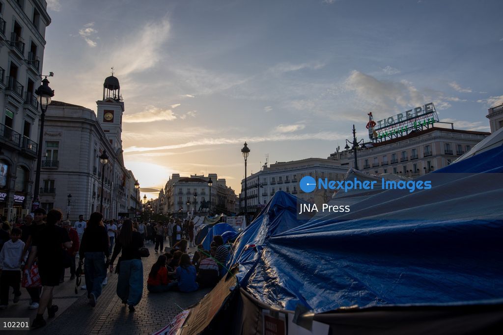 MADRID, SPAIN, OCTOBER 5, 2026: Hundreds of tents remain at Puerta del Sol as housing rights activists continue their protest encampment for a tenth day. The occupation of the central Madrid square began following demonstrations over Spain's housing crisis and the eviction of Maricarmen Abascal, a woman in her eighties whose case became a focal point for protests demanding stronger protections against evictions and greater access to affordable housing. Photo by C. Carvajal / JNA Press. (Photo by C. Carvajal/JNA Press via Nexpher Images)