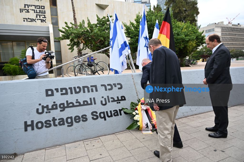 TEL AVIV, ISRAEL, OCTOBER 6, 2026: Tel Aviv-Yafo Mayor Ron Huldai, Berlin Governing Mayor Kai Wegner and German Ambassador to Israel Alexander Graf Lambsdorff lay a memorial wreath at Hostages Square in Tel Aviv ahead of the third anniversary of the October 7, 2023 attacks. Wegner is visiting Israel from October 6 to 8 for meetings and commemorative events aimed at strengthening ties between Berlin and Tel Aviv. Photo by Paulina Patimer / JNA Press. (Photo by Paulina Patimer/JNA Press via Nexpher Images)
