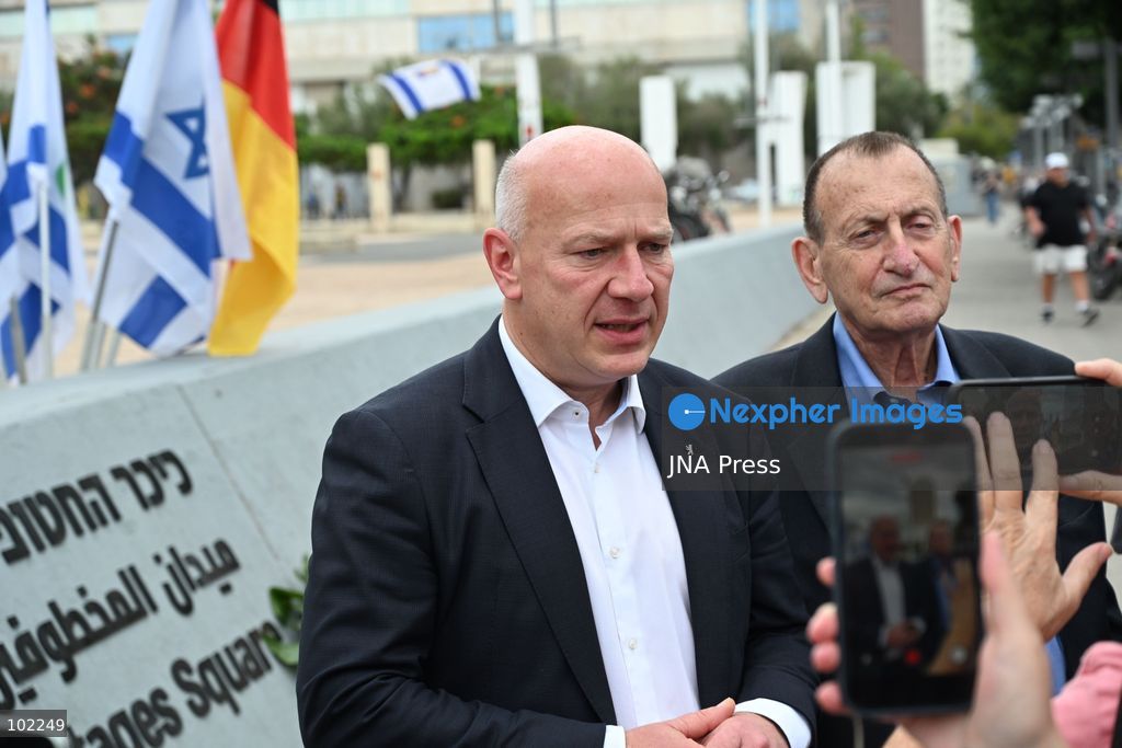 TEL AVIV, ISRAEL, OCTOBER 6, 2026: Tel Aviv-Yafo Mayor Ron Huldai, Berlin Governing Mayor Kai Wegner and German Ambassador to Israel Alexander Graf Lambsdorff lay a memorial wreath at Hostages Square in Tel Aviv ahead of the third anniversary of the October 7, 2023 attacks. Wegner is visiting Israel from October 6 to 8 for meetings and commemorative events aimed at strengthening ties between Berlin and Tel Aviv. Photo by Paulina Patimer / JNA Press. (Photo by Paulina Patimer/JNA Press via Nexpher Images)
