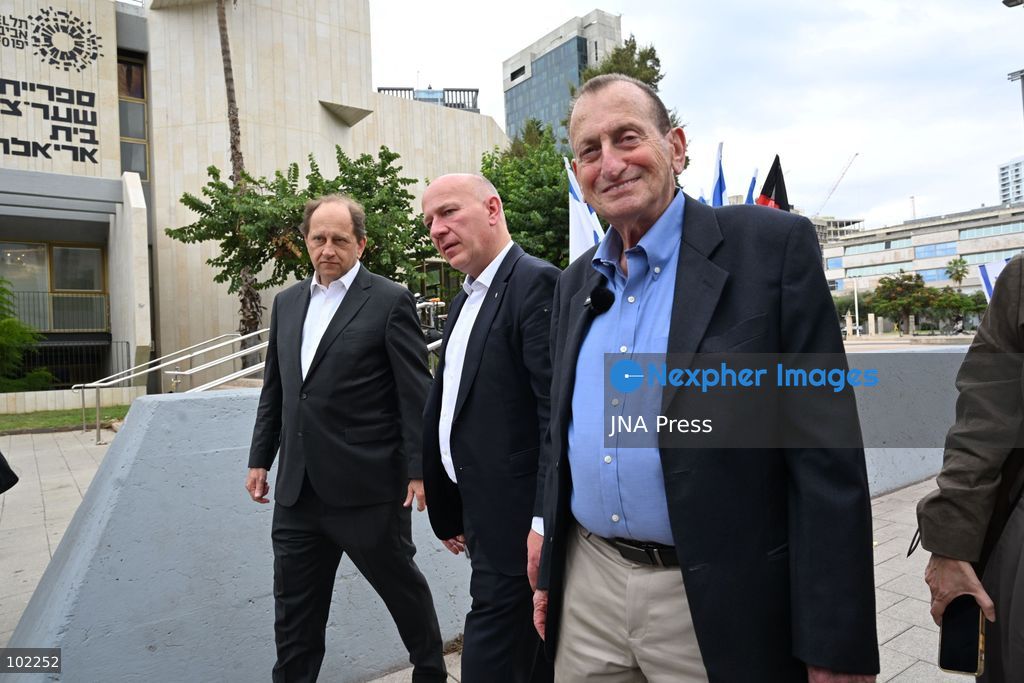 TEL AVIV, ISRAEL, OCTOBER 6, 2026: Tel Aviv-Yafo Mayor Ron Huldai, Berlin Governing Mayor Kai Wegner and German Ambassador to Israel Alexander Graf Lambsdorff lay a memorial wreath at Hostages Square in Tel Aviv ahead of the third anniversary of the October 7, 2023 attacks. Wegner is visiting Israel from October 6 to 8 for meetings and commemorative events aimed at strengthening ties between Berlin and Tel Aviv. Photo by Paulina Patimer / JNA Press. (Photo by Paulina Patimer/JNA Press via Nexpher Images)