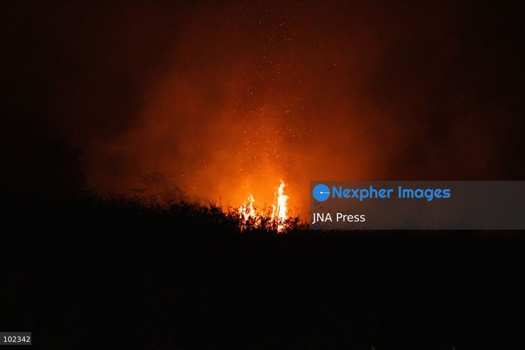 JAMBI, INDONESIA, OCTOBER 6, 2026: Firefighters battle a land fire burning through trees and vegetation in the Penyengat Rendah area of Jambi City, as local residents observe the blaze. Forest and land fires across parts of Jambi and Sumatra continue to affect air quality and raise environmental concerns during the dry season. Photo by Prabanndaru Wahyuaji / JNA Press. (Photo by Prabanndaru Wahyuaji/JNA Press via Nexpher Images)