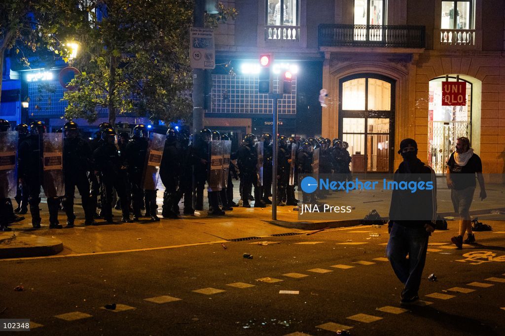 BARCELONA, SPAIN, OCTOBER 5, 2026: Demonstrators clash with riot police in central Barcelona following a mass protest over the city’s housing crisis. Groups threw objects at officers and set up burning barricades after the main demonstration ended, prompting Mossos d’Esquadra riot police to charge and disperse crowds around Passeig de Gracia, Placa de Catalunya and nearby streets. Around 20,000 people attended the earlier housing demonstration according to Barcelona police, while organizers estimated 120,000, calling for action over rising rents, evictions and housing affordability. Photo by Marc Asensio Clupés / JNA Press (Photo by Marc Asensio Clupes/JNA Press via Nexpher Images)